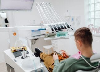 Dentysta dziecięcy na NFZ czy prywatnie w Gorzowie? Różnice w opłatach i terminach Dentysta dziecięcy na NFZ czy prywatnie w Gorzowie? Różnice w opłatach i terminach
